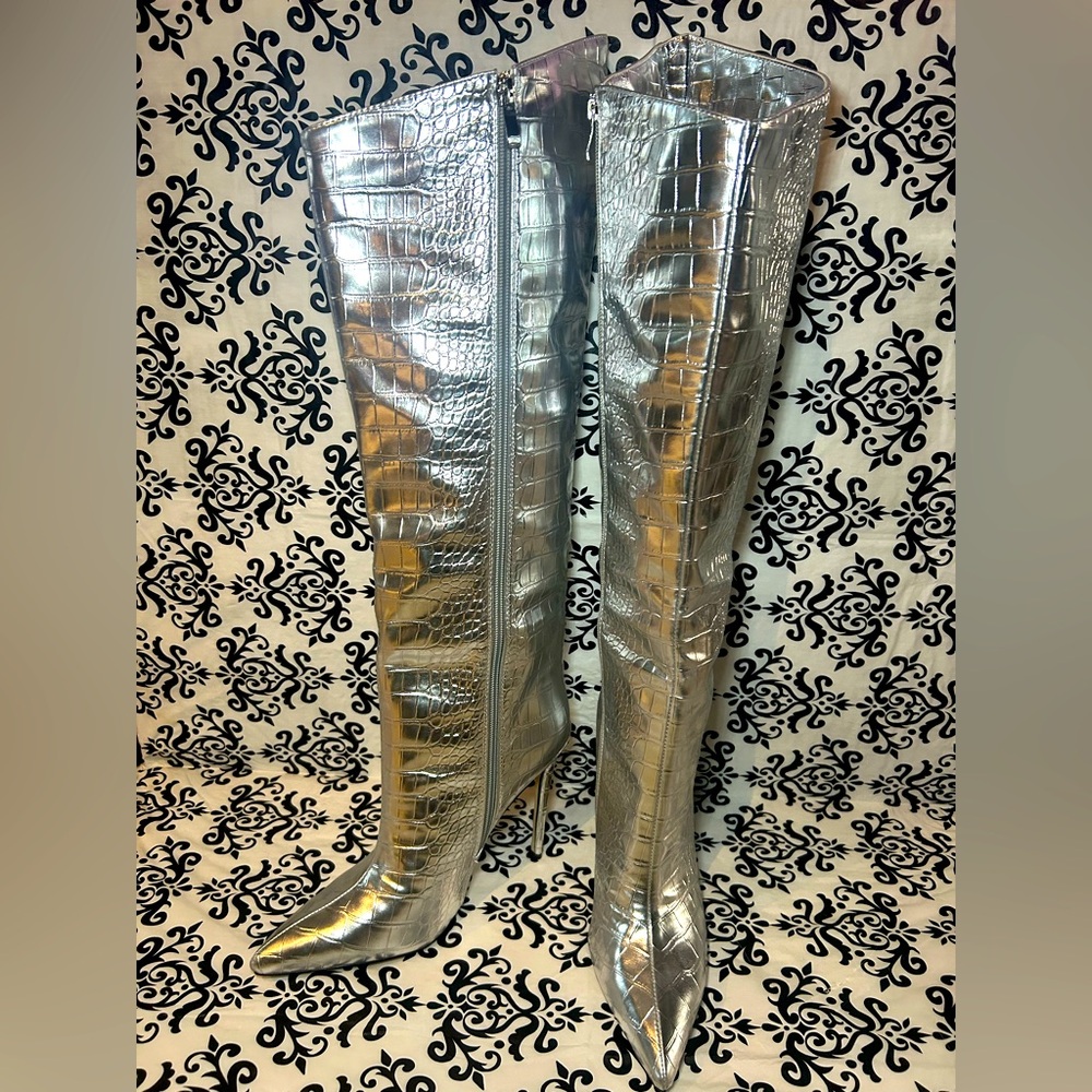 NWOT silver Metallic Snake pattern high heel boots